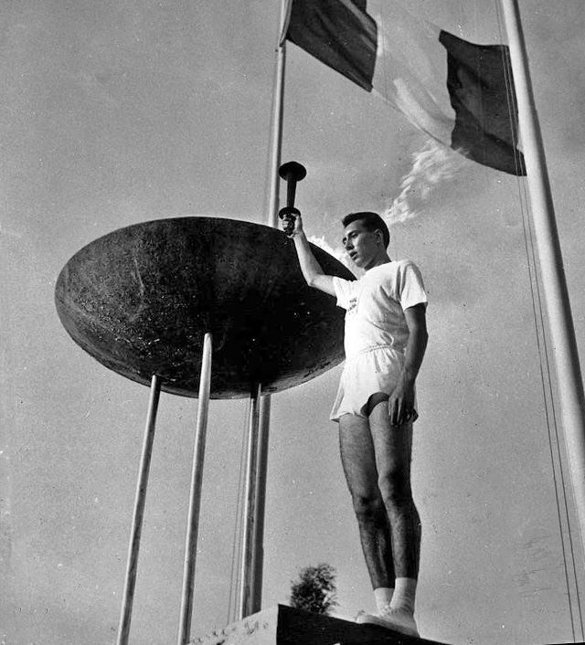 Paavo Nurmi lights the fire at the Olympic games in Helsinki 1952.