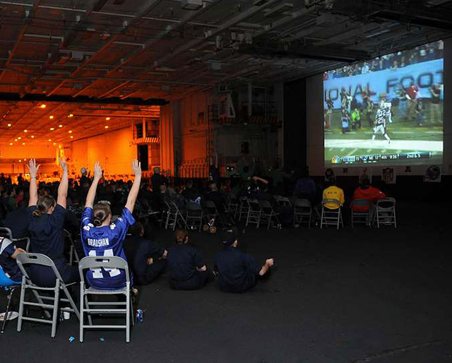fans watching Super Bowl XLVI 