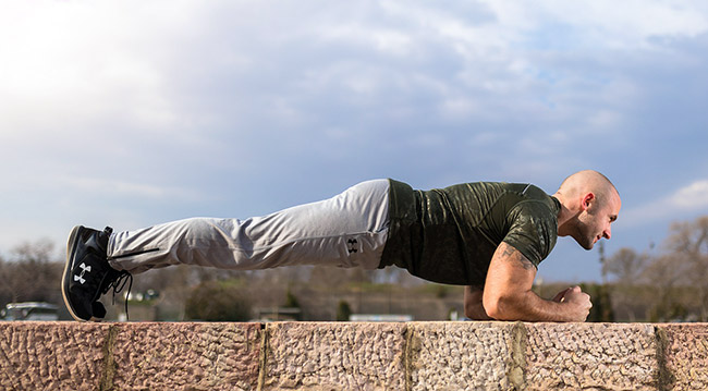 athlete performing the plank test