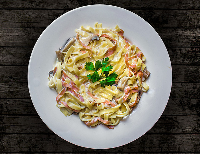 Low-Fat Fettuccini Carbonara 