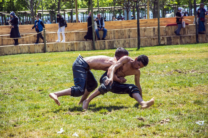 men wrestling in T&uuml;rkiye