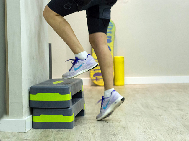 athlete performing step-up testing on platform